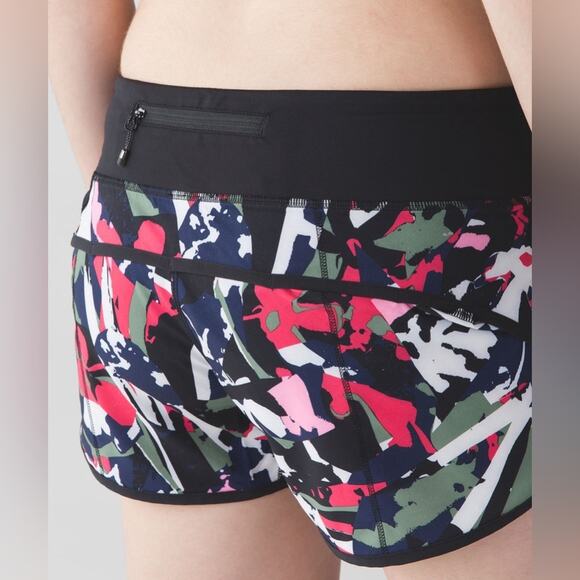 Lululemon Speed Short Pop Cut Boom Juice Black 4 Way Stretch Size 4 - Picture 1 of 5